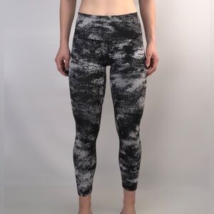 Lululemon Wunder Under Tight 25" Luxtreme Aerify Jacquard Black Alpine White 4